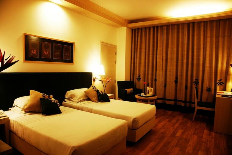Treehouse Hotel Club & Spa