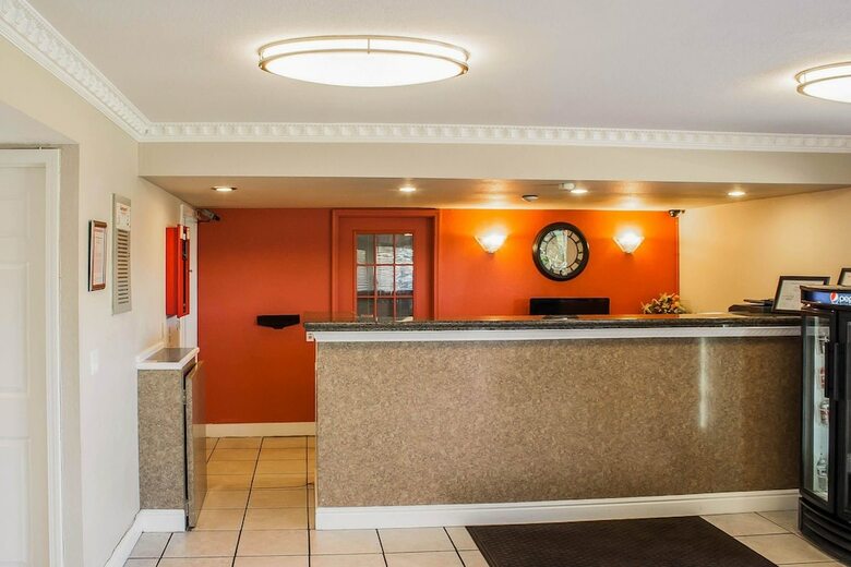 Motel Rodeway Inn & Suites
