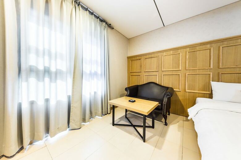 F Hotel Yeongdeungpo