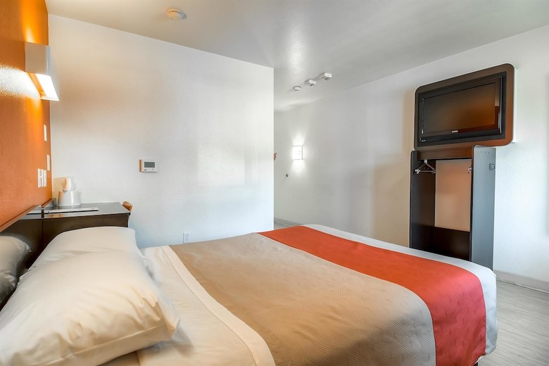 Motel 6 Anaheim, Ca - Maingate