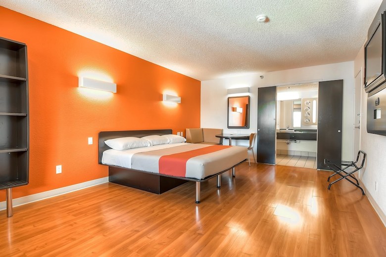 Motel 6 Anaheim, Ca - Maingate