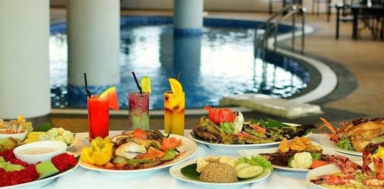 Holiday Villa Hotel & Suites