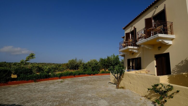 Hotel Karavados Beach