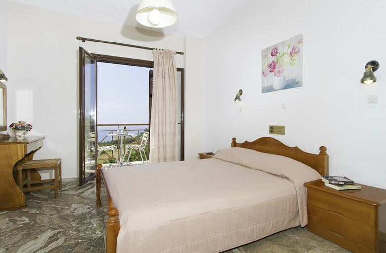 Hotel Karavados Beach