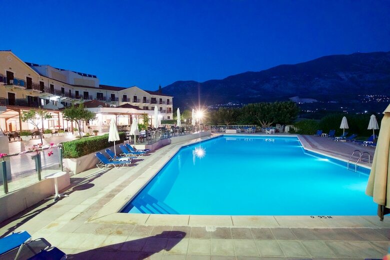 Hotel Karavados Beach