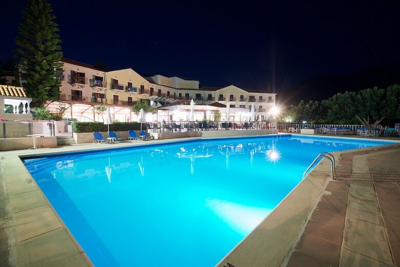 Hotel Karavados Beach