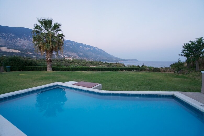Hotel Karavados Beach