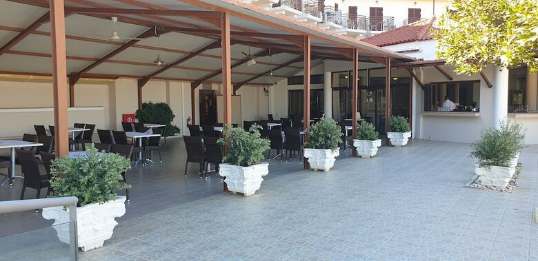 Hotel Karavados Beach