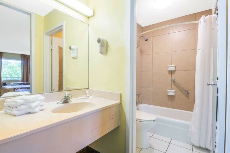 Hotel Super 8 By Wyndham Williamsburg
