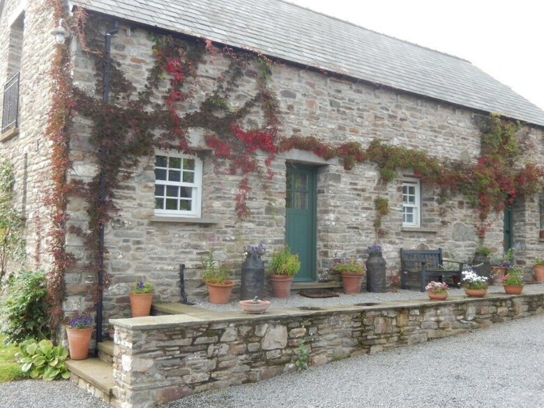 Alltybrain Farm Cottages And B&B
