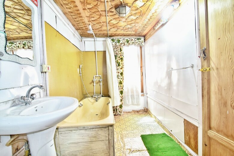 Hotel Houseboat Zaindari Palace