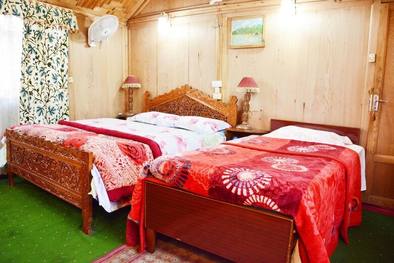 Hotel Houseboat Zaindari Palace