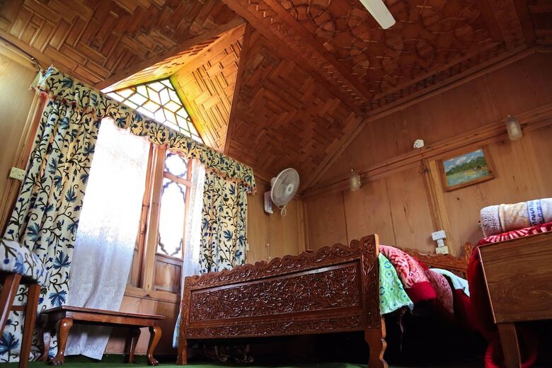 Hotel Houseboat Zaindari Palace