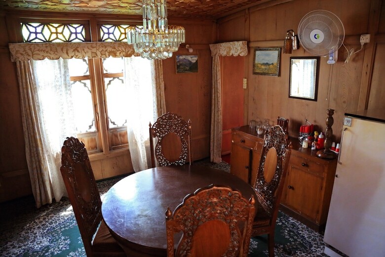 Hotel Houseboat Zaindari Palace
