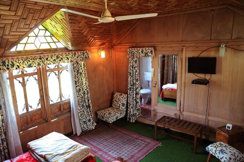 Hotel Houseboat Zaindari Palace