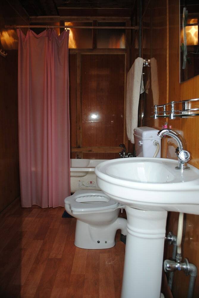 Hotel Houseboat Zaindari Palace