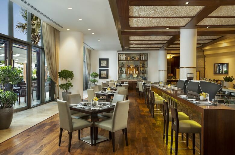 Hotel Beach Rotana