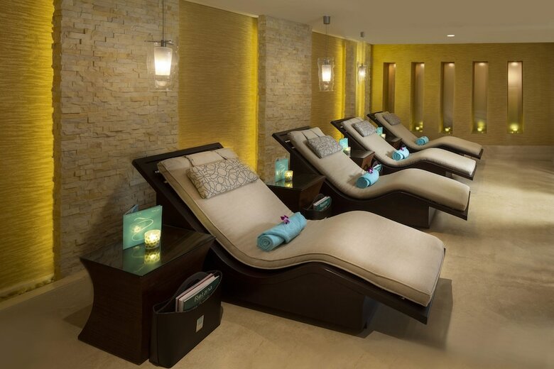 Hotel Beach Rotana