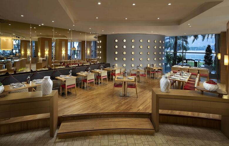 Hotel Beach Rotana