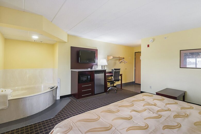 Hotel Quality Inn And Suites