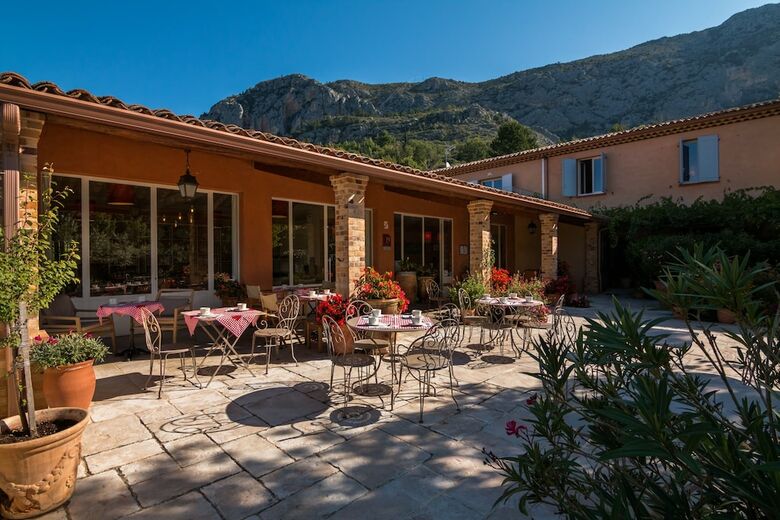 Hotel H�tel Les Restanques de Moustiers