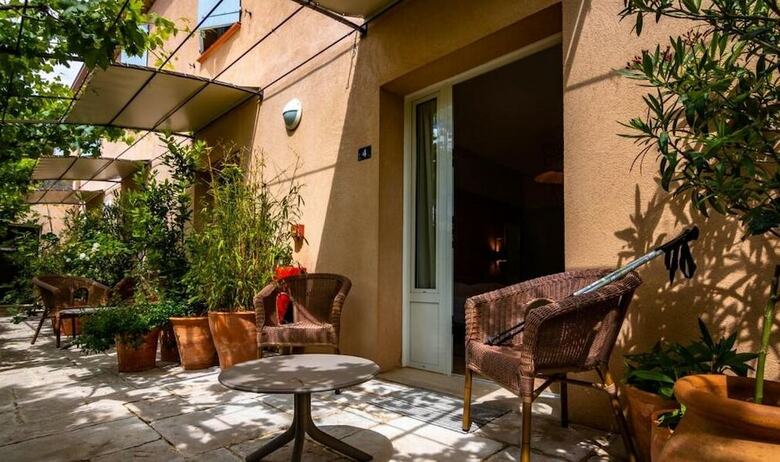 Hotel H�tel Les Restanques de Moustiers