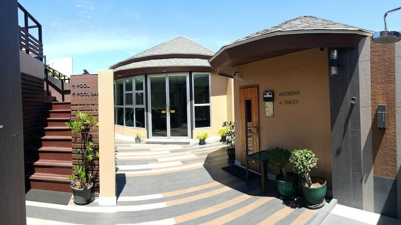 Hotel April Suites