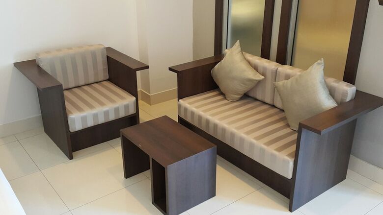 Hotel April Suites