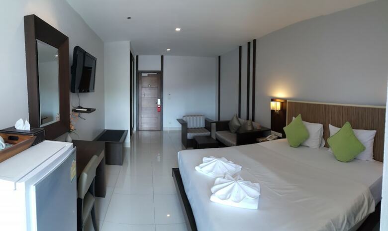 Hotel April Suites