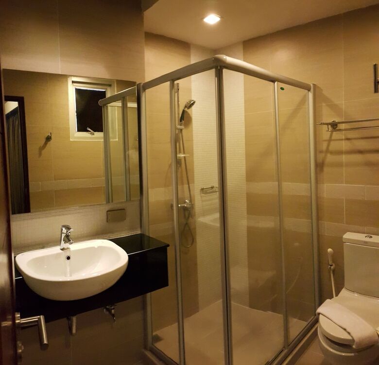 Hotel April Suites