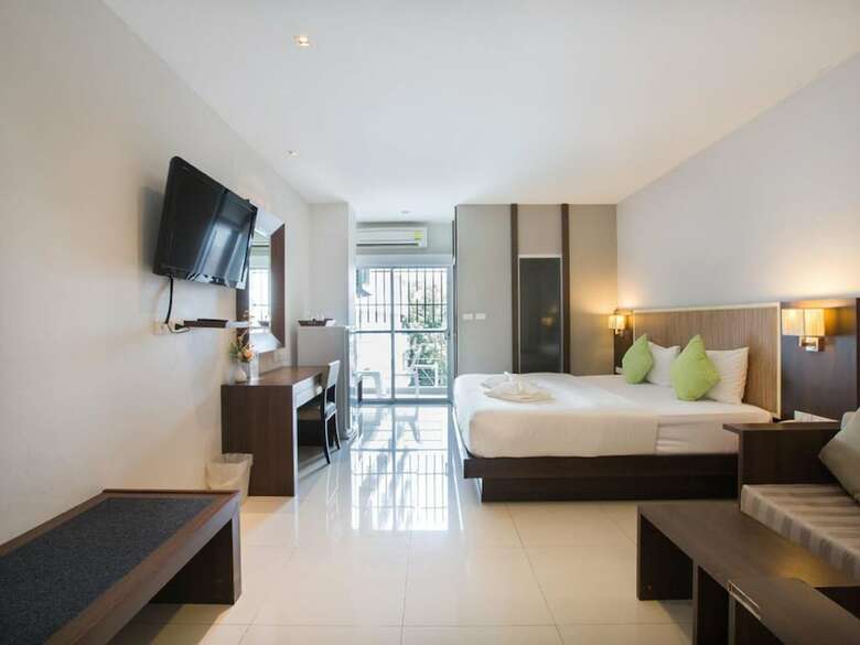 Hotel April Suites