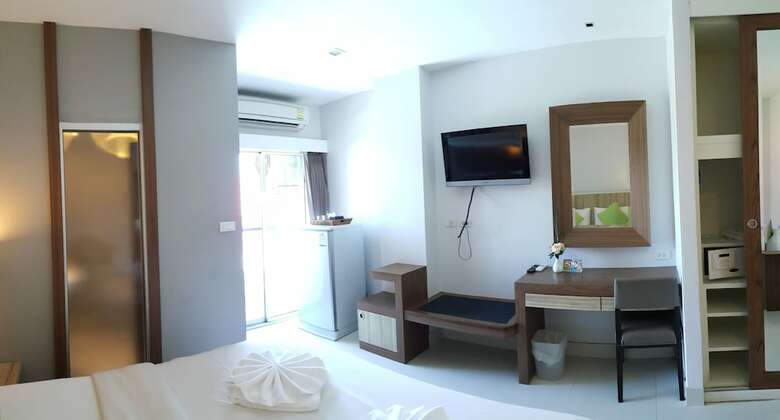 Hotel April Suites