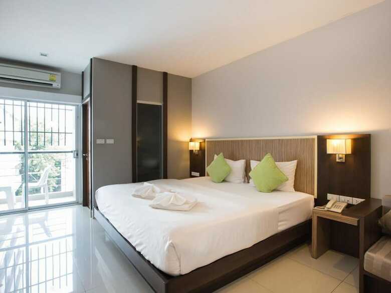 Hotel April Suites