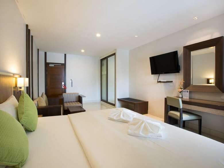 Hotel April Suites