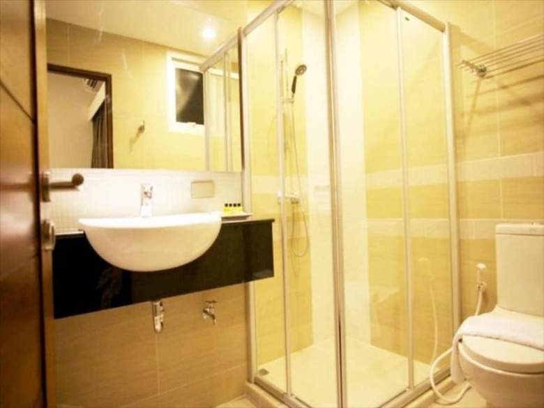 Hotel April Suites