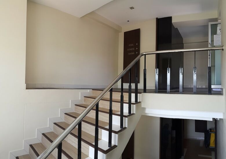 Hotel April Suites
