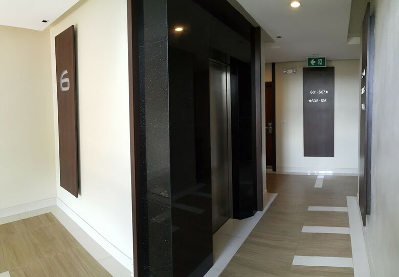 Hotel April Suites