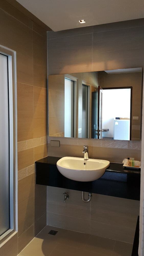 Hotel April Suites