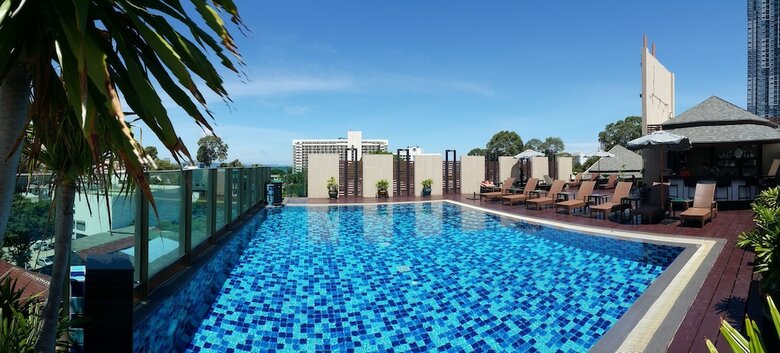 Hotel April Suites