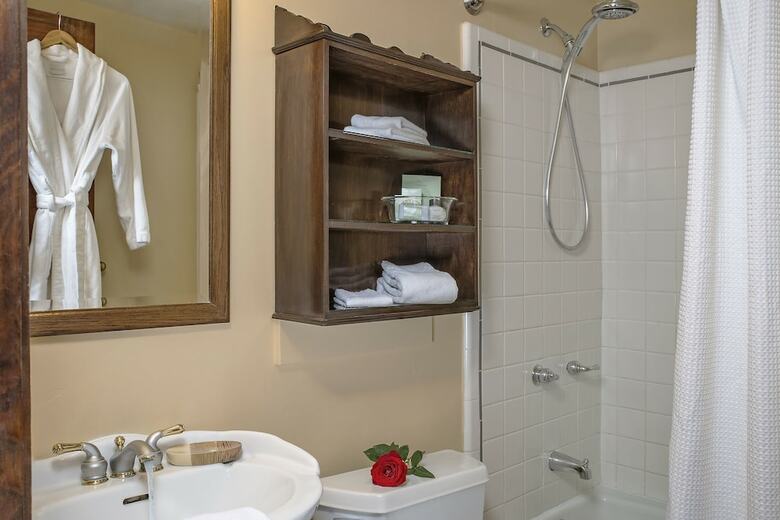 Hotel Applewood Inn And Spa