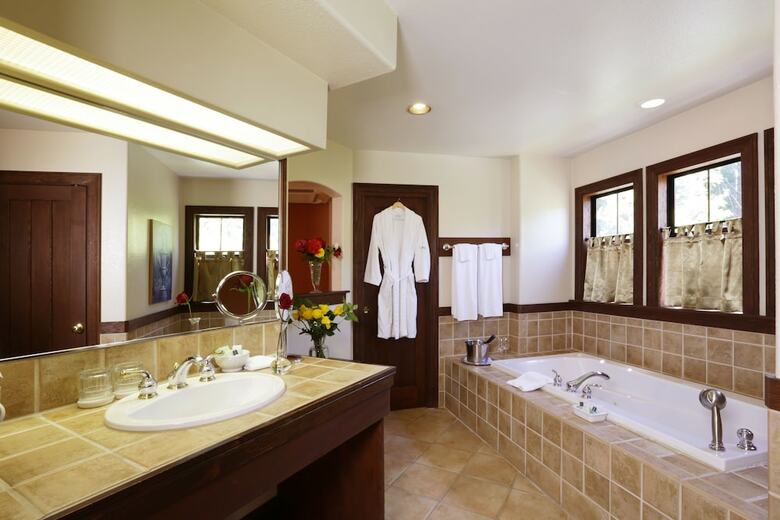 Hotel Applewood Inn And Spa