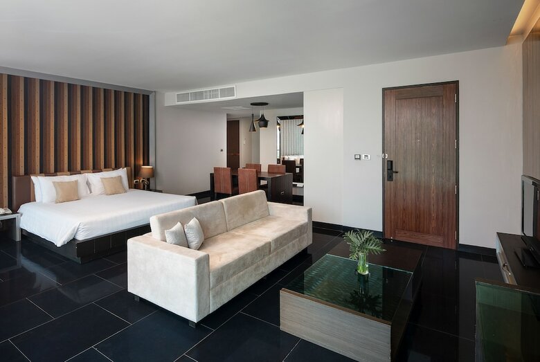 Way Hotel