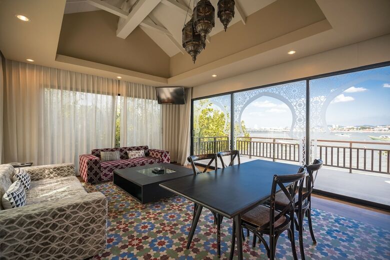 Way Hotel