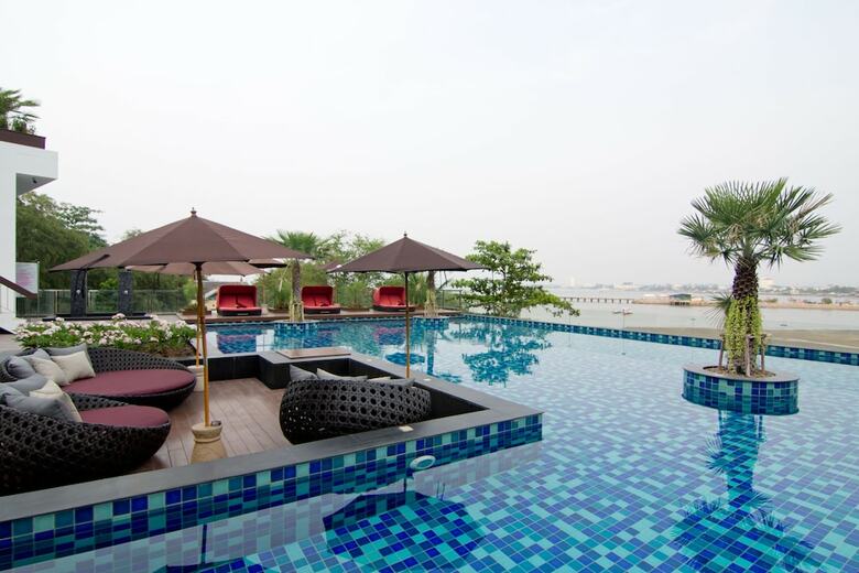 Way Hotel