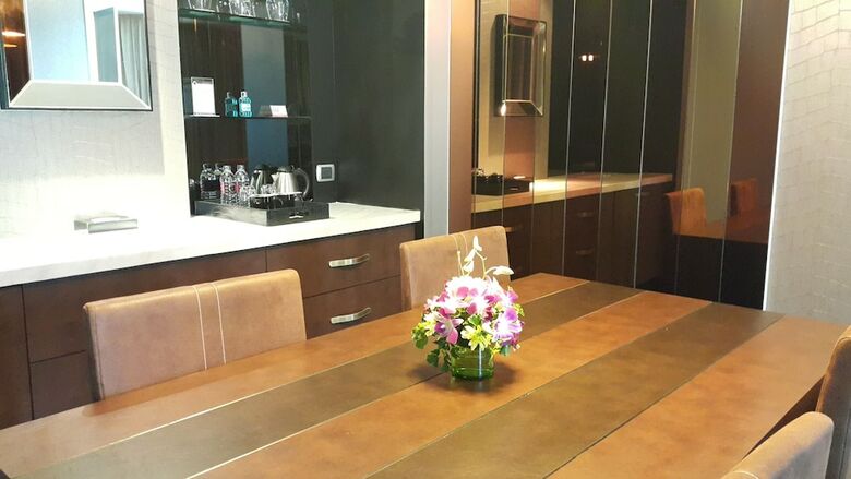 Way Hotel