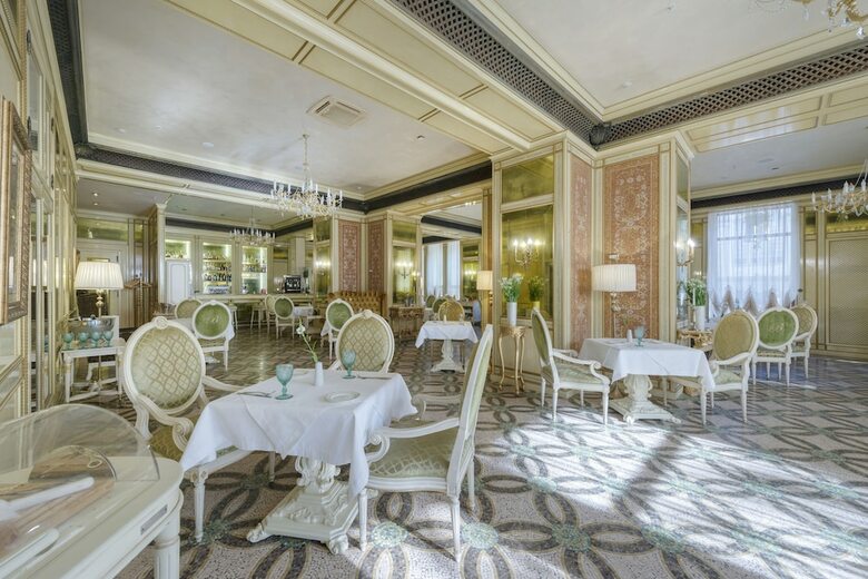 Hotel Bristol