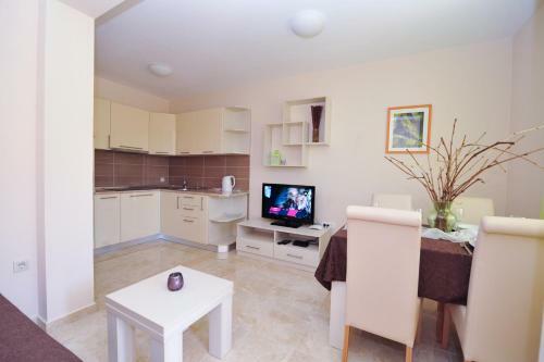Aparthotel Lastura