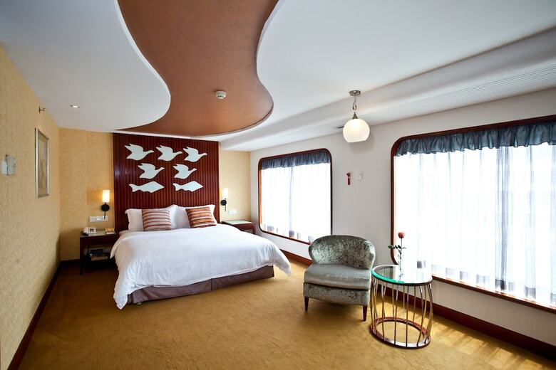 Cruise Business Hotel