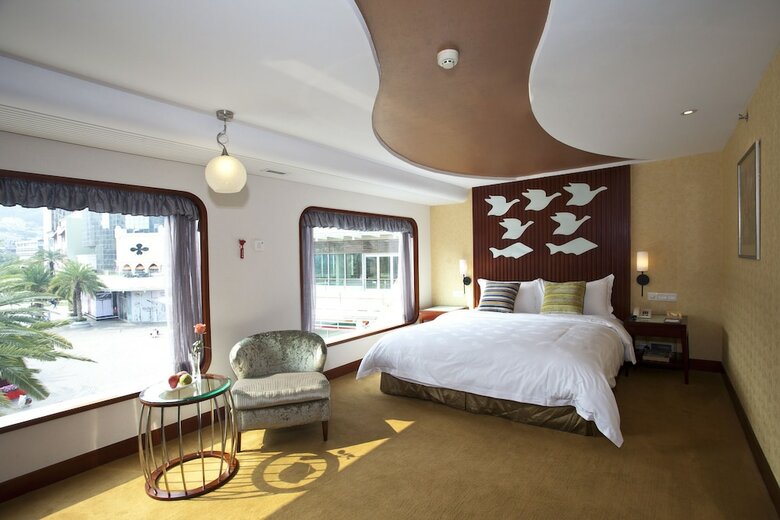 Cruise Business Hotel