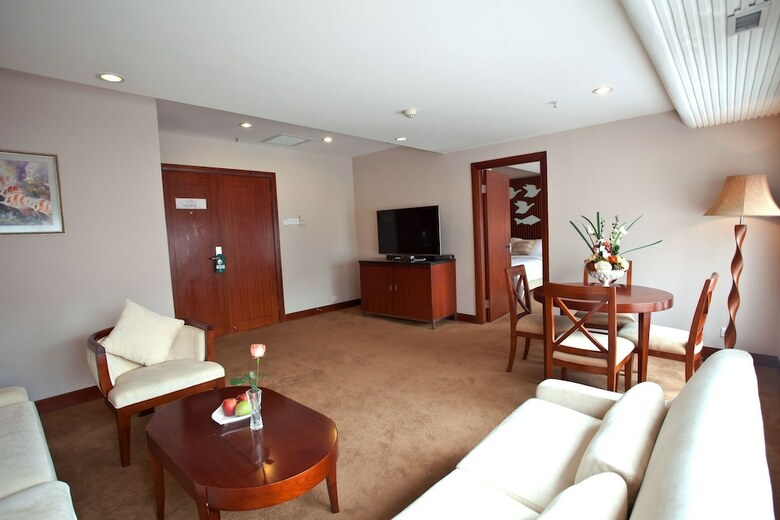 Cruise Business Hotel